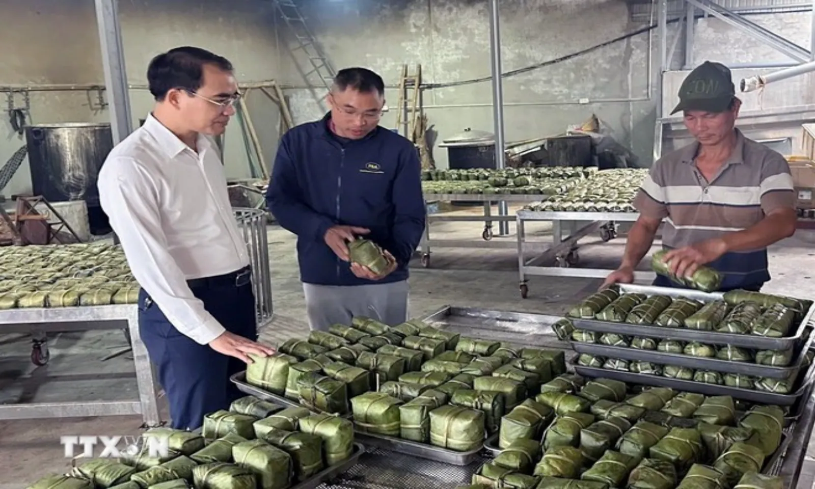 Giữ hồn Tết từ nồi bánh chưng quê Đất Tổ - Hình 4