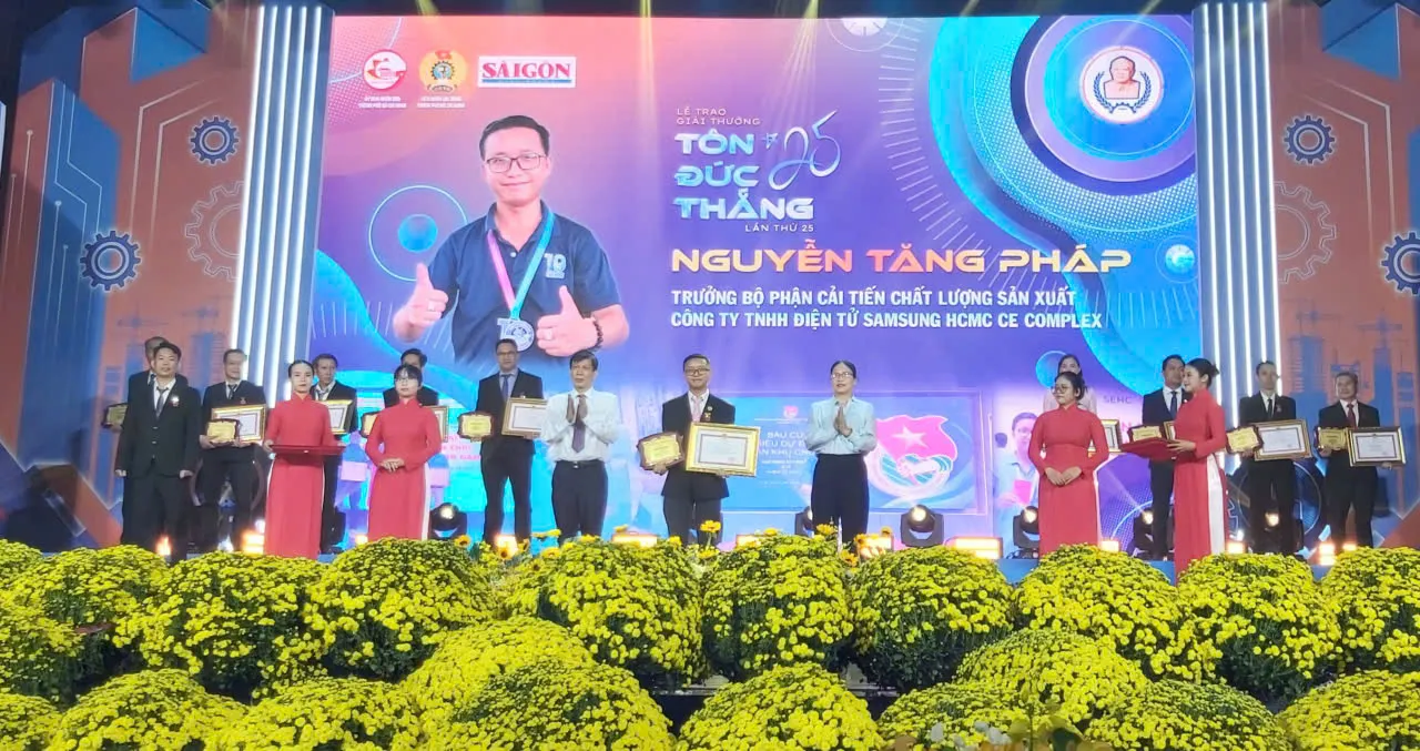 Ông Nguyễn Tăng Pháp, công ty Samsung nhận giải thưởng