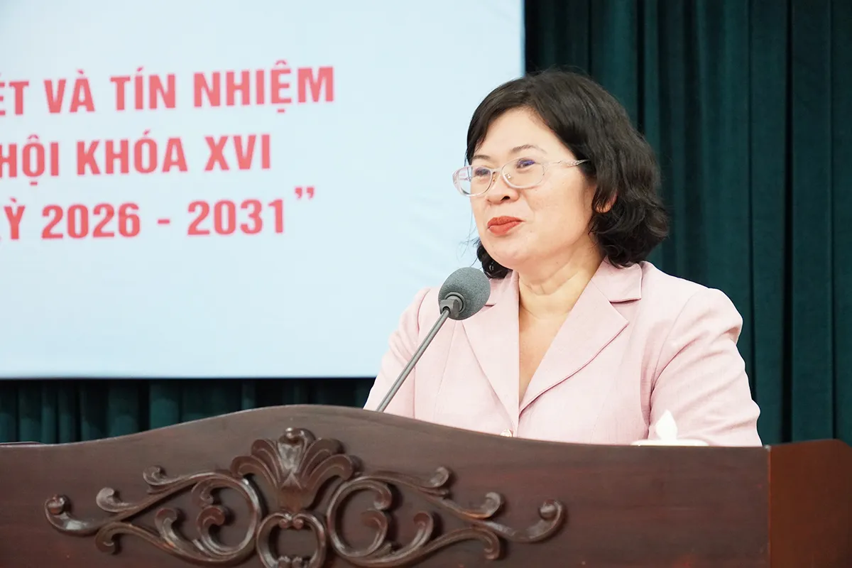 Phó Bí thư Thành ủy Văn Thị Bạch Tuyết phát biểu tại hội nghị