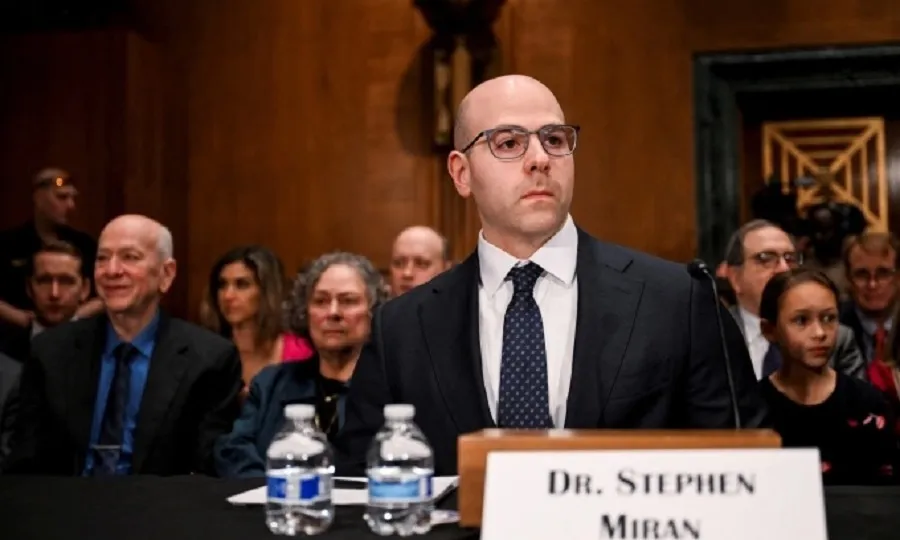Thống đốc Stephen Miran thôi làm cố vấn Nhà Trắng
