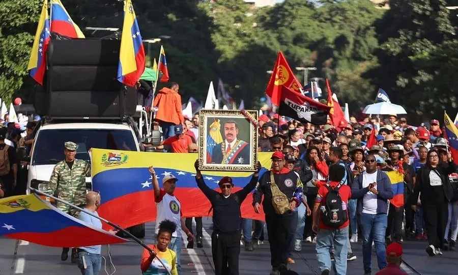 Hàng ngàn người tuần hành yêu cầu trả tự do cho Tổng thống Venezuela Nicolas Maduro