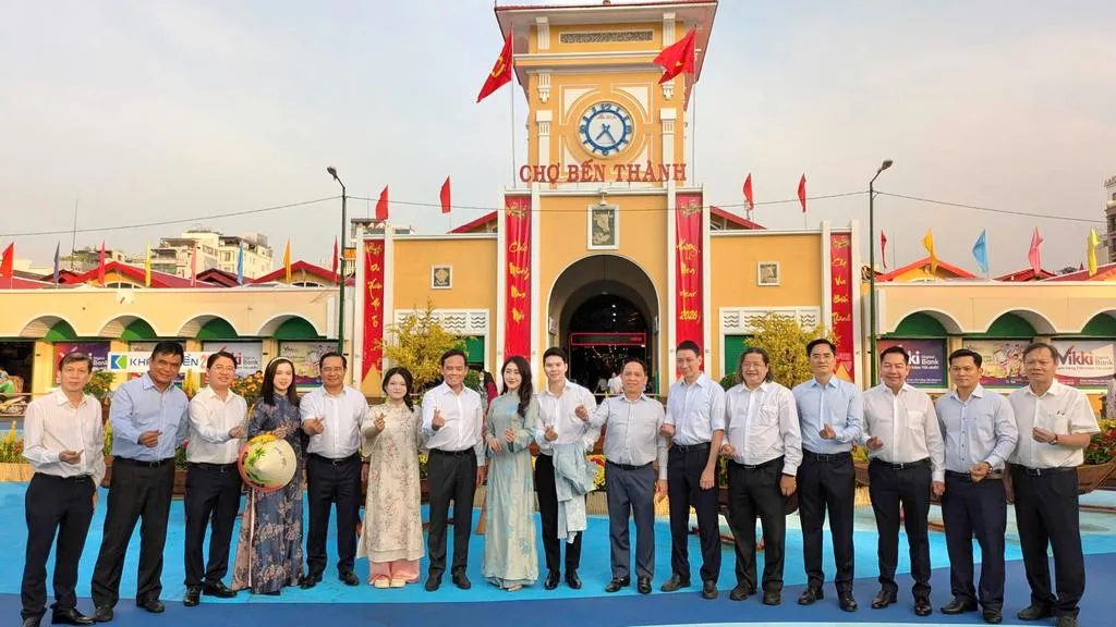 Lãnh đạo TPHCM thị sát các điểm chỉnh trang đô thị phục vụ Tết