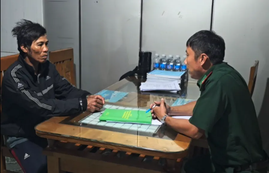 Bắt giữ đối tượng bị truy nã lẩn trốn trên tàu cá