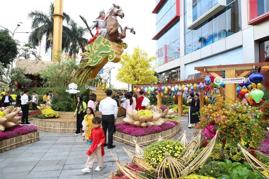 nguoi-dan-tphcm-no-nuc-don-chao-nam-moi-2026_20260205083716