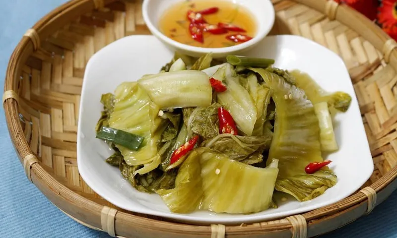 Bí quyết ăn dưa muối ngày Tết để hỗ trợ tiêu hóa và đảm bảo sức khỏe