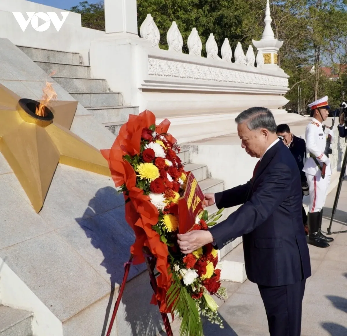 tong_bi_thu_to_lam_bat_dau_chuyen_tham_lao_2