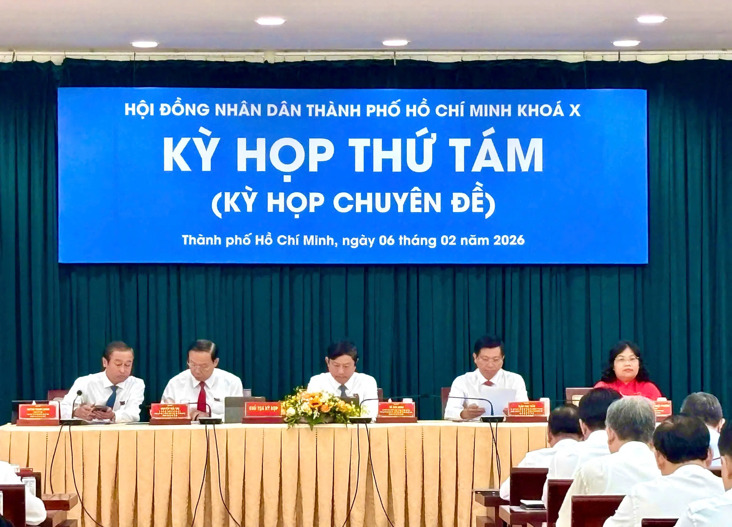 Chủ tọa điều hành kỳ họp