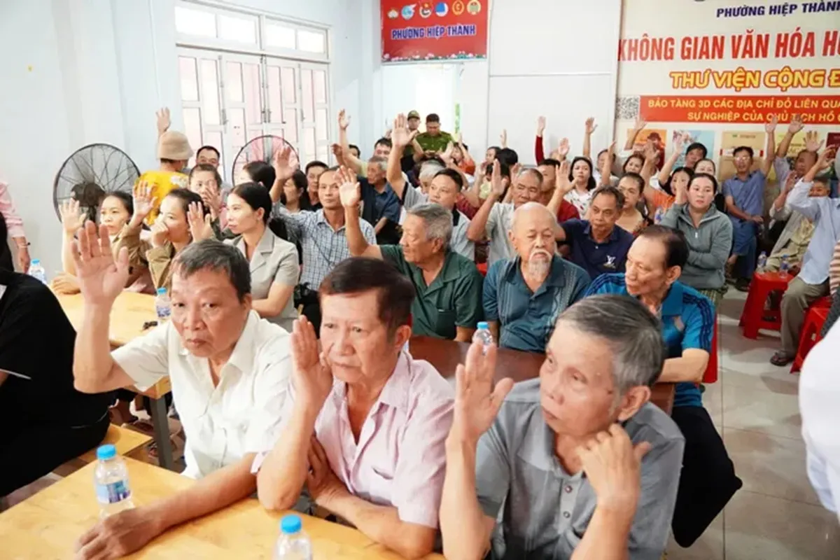 Cử tri biểu quyết tán thành giới thiệu đồng chí Văn Thị Bạch Tuyết ứng cử đại biểu HĐND TPHCM nhiệm kỳ 2026-2031