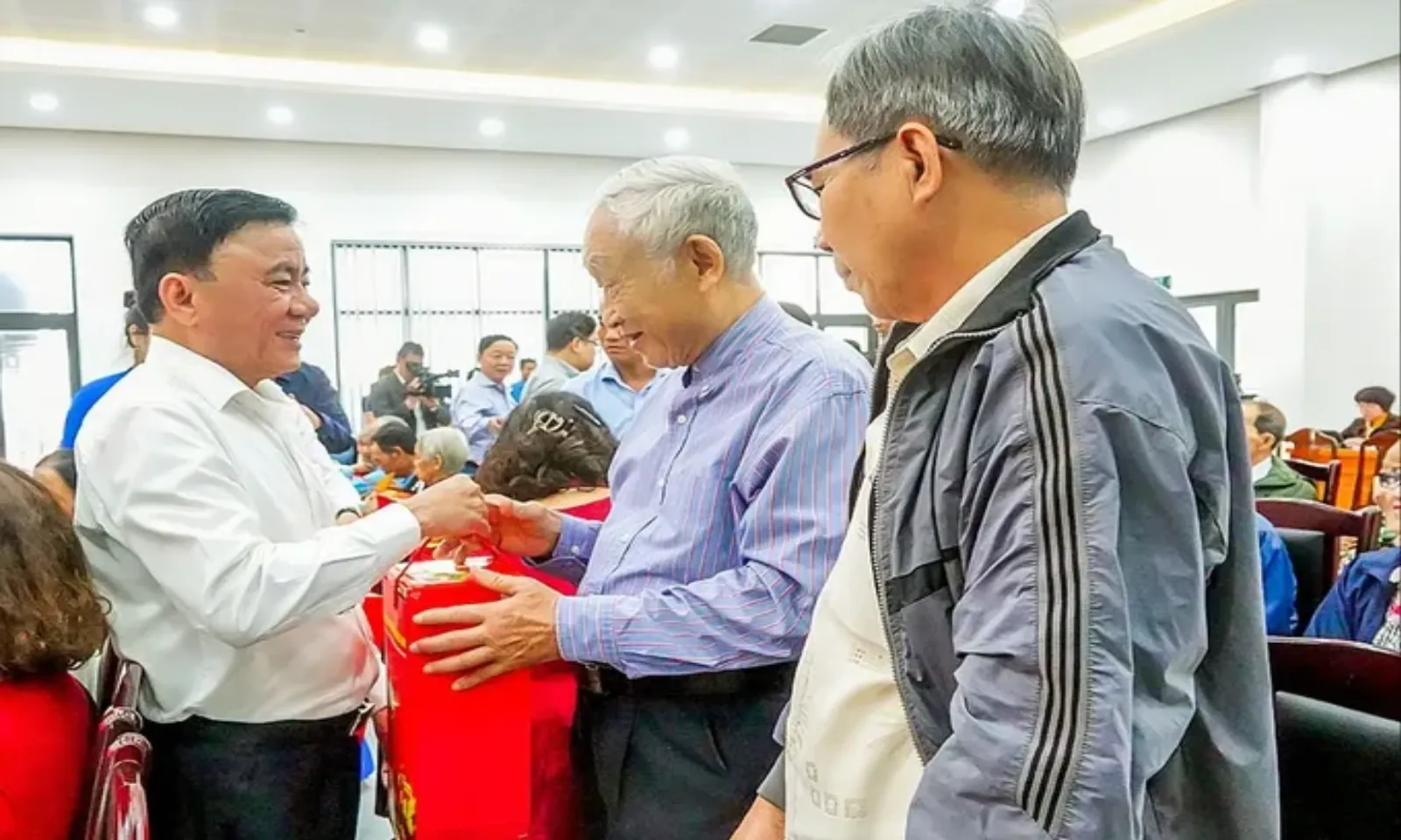 Lãnh đạo Đảng, Nhà nước thăm, chúc tết nhiều địa phương, đơn vị trên cả nước – Hình 2