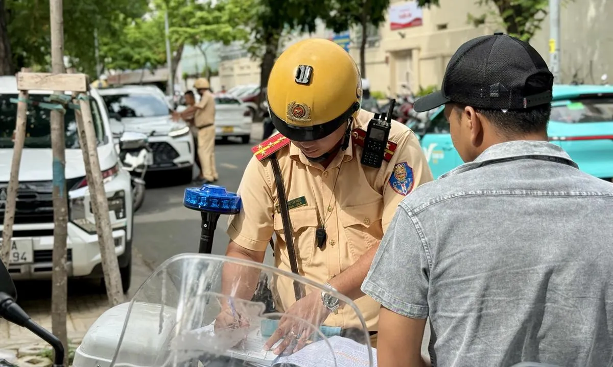 Taxi đón khách ở nơi cấm dừng, đỗ có bị phạt không?