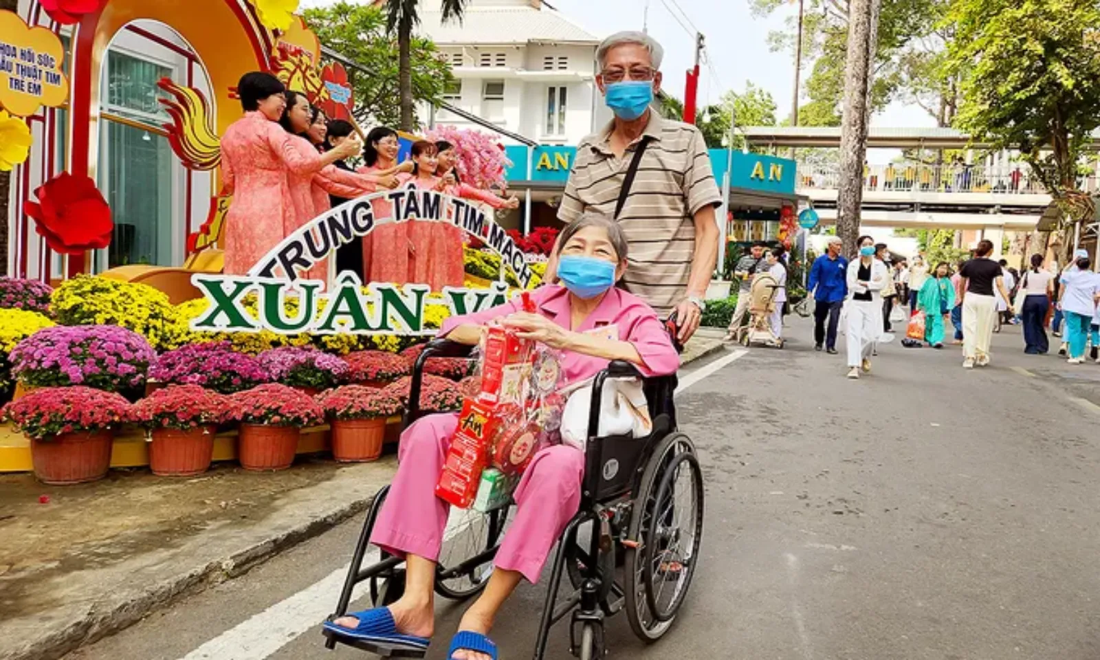 Chăm lo Tết cho người bệnh Liều thuốc tinh thần quý giá – Hình 1