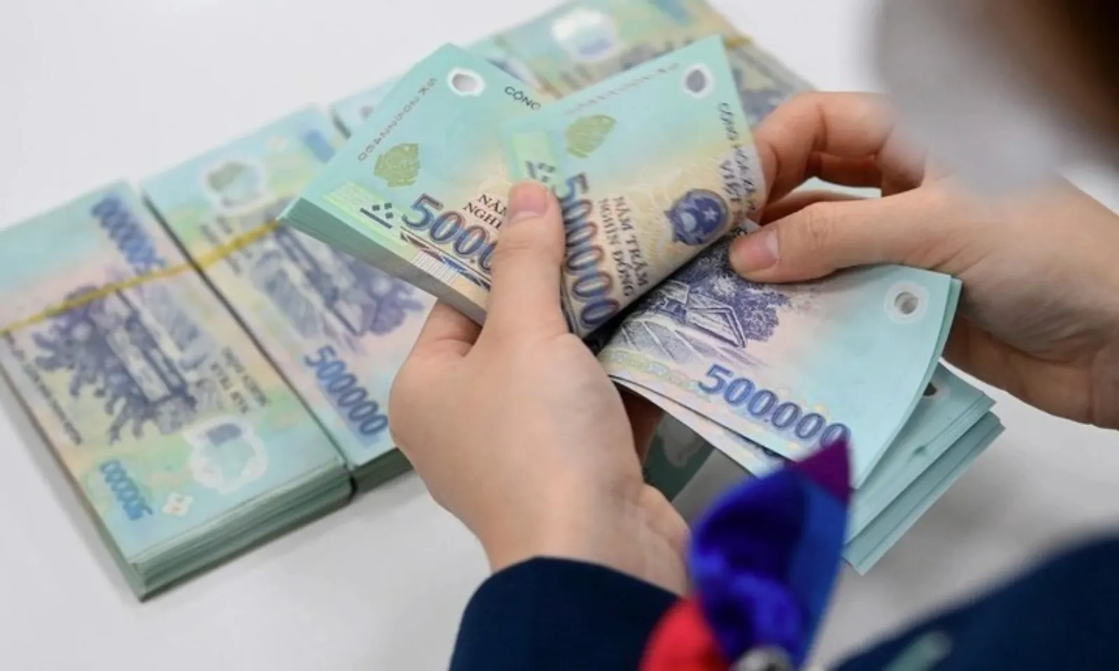 Có thu nhập từ hai nơi: Quy định mới về quyết toán thuế TNCN