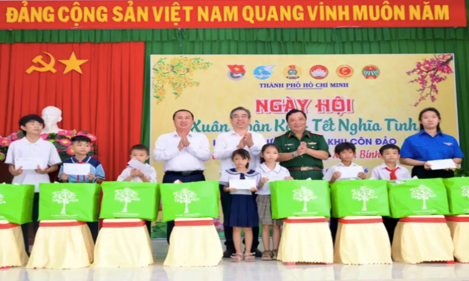Ngày hội “Xuân đoàn kết – Tết nghĩa tình” lan tỏa yêu thương ở Côn Đảo