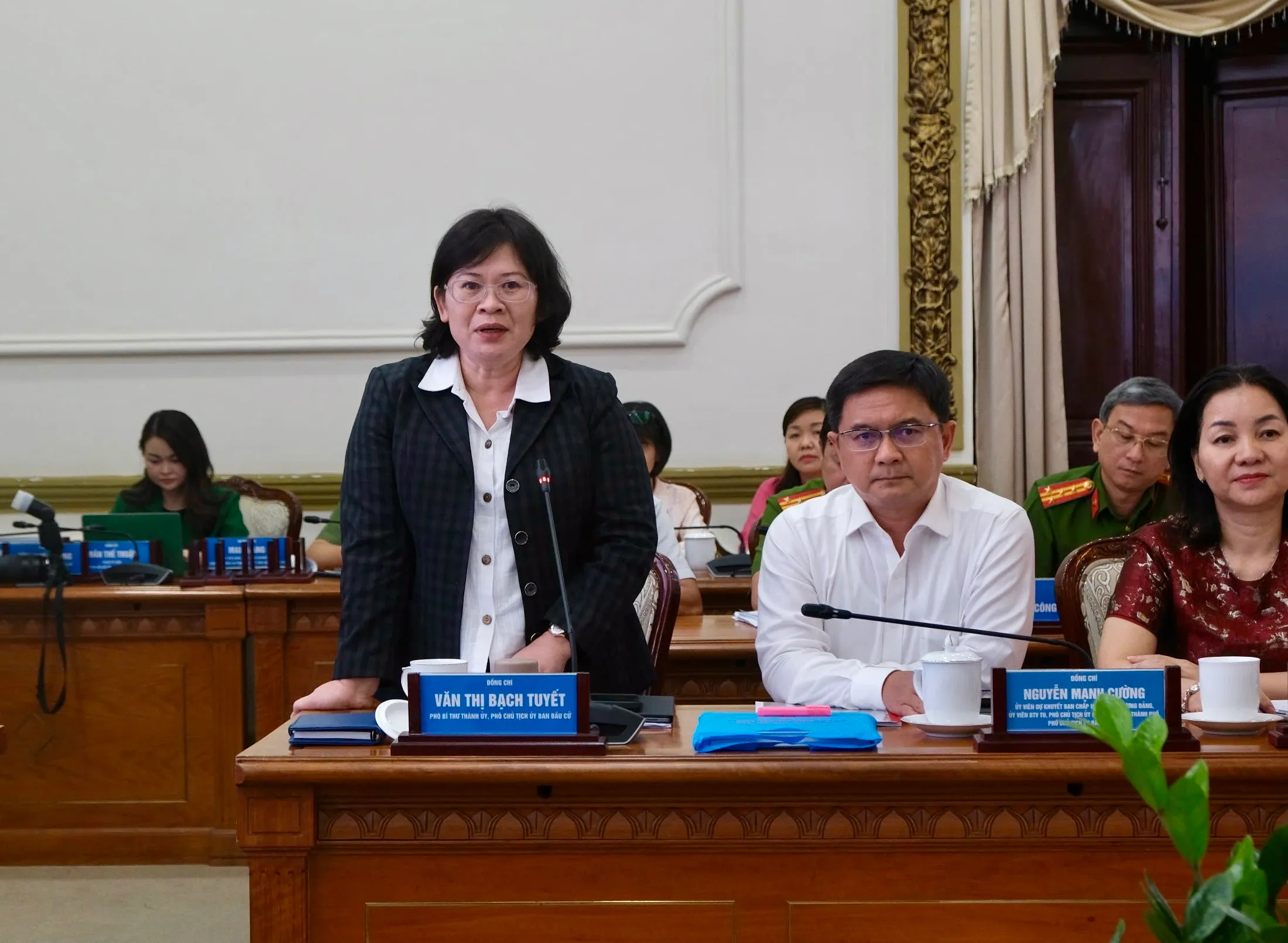 Phó Bí thư Thành ủy Văn Thị Bạch Tuyết thông tin thêm với Đoàn giám sát