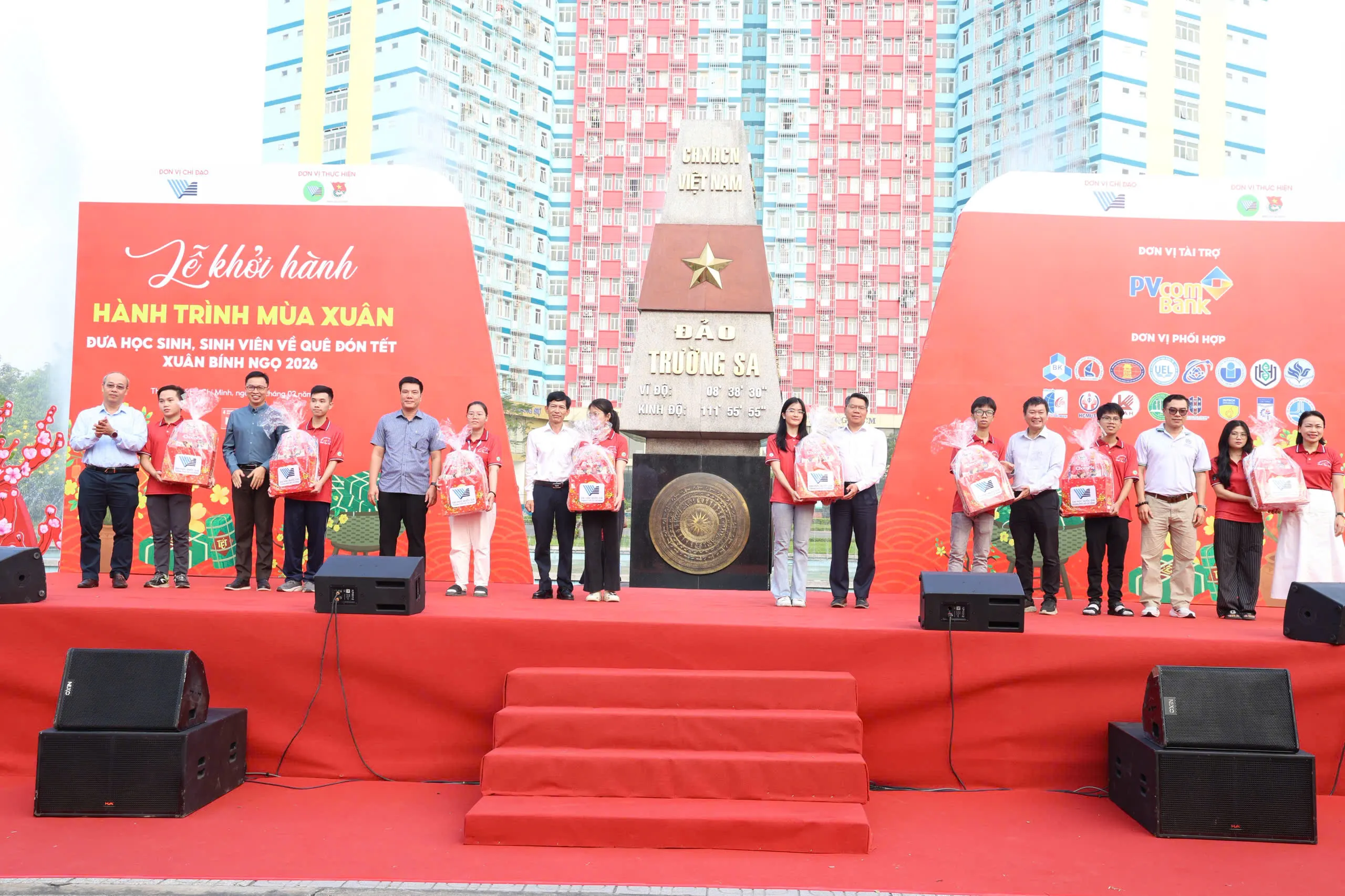 Chương trình đưa 204 học sinh, sinh viên về quê đón Tết