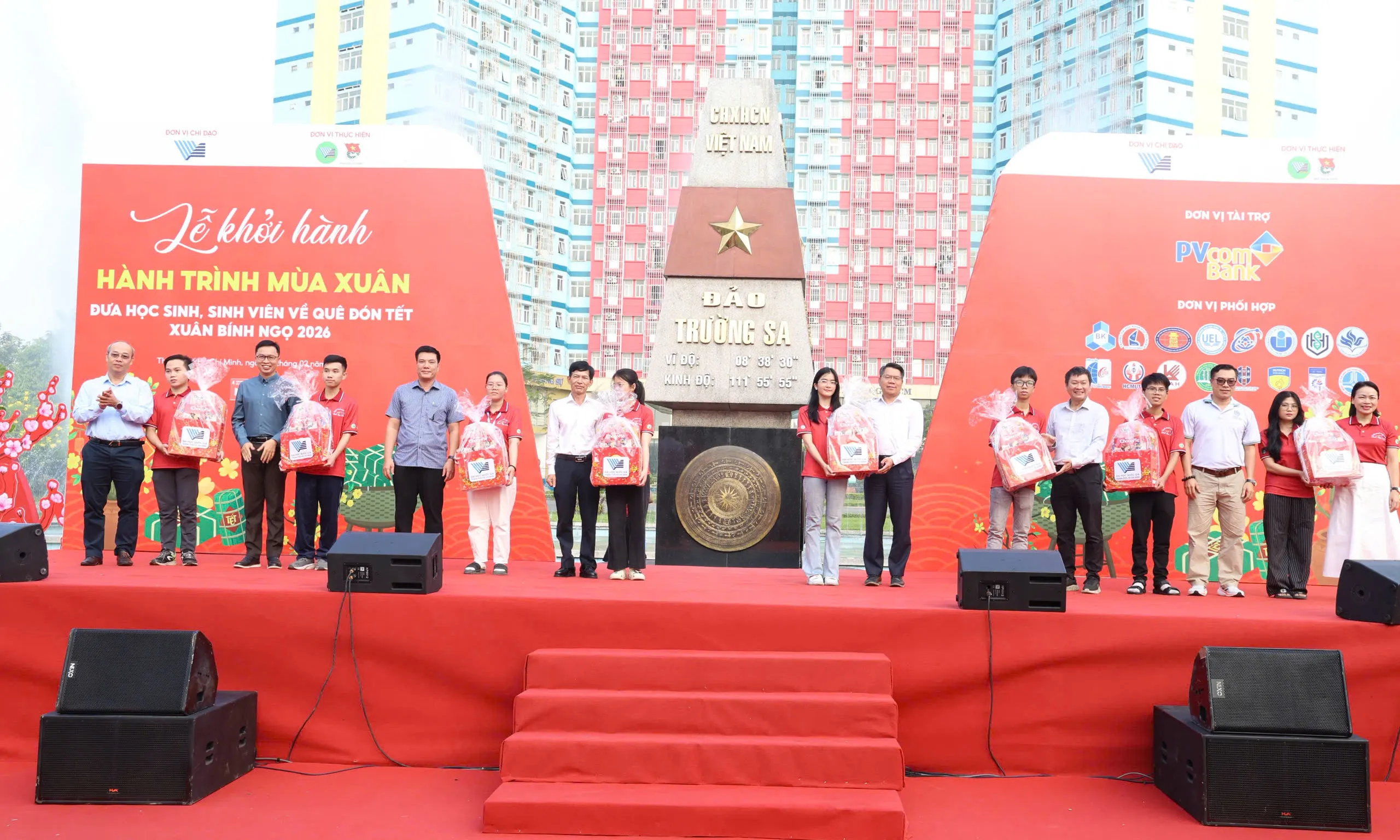 Hành trình mùa xuân đưa hơn 200 học sinh, sinh viên về quê đón Tết Bính Ngọ 2026