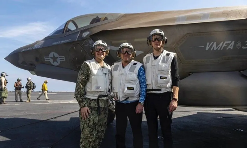 Các nhà đàm phán của Mỹ thăm tàu sân bay ở biển Ả Rập