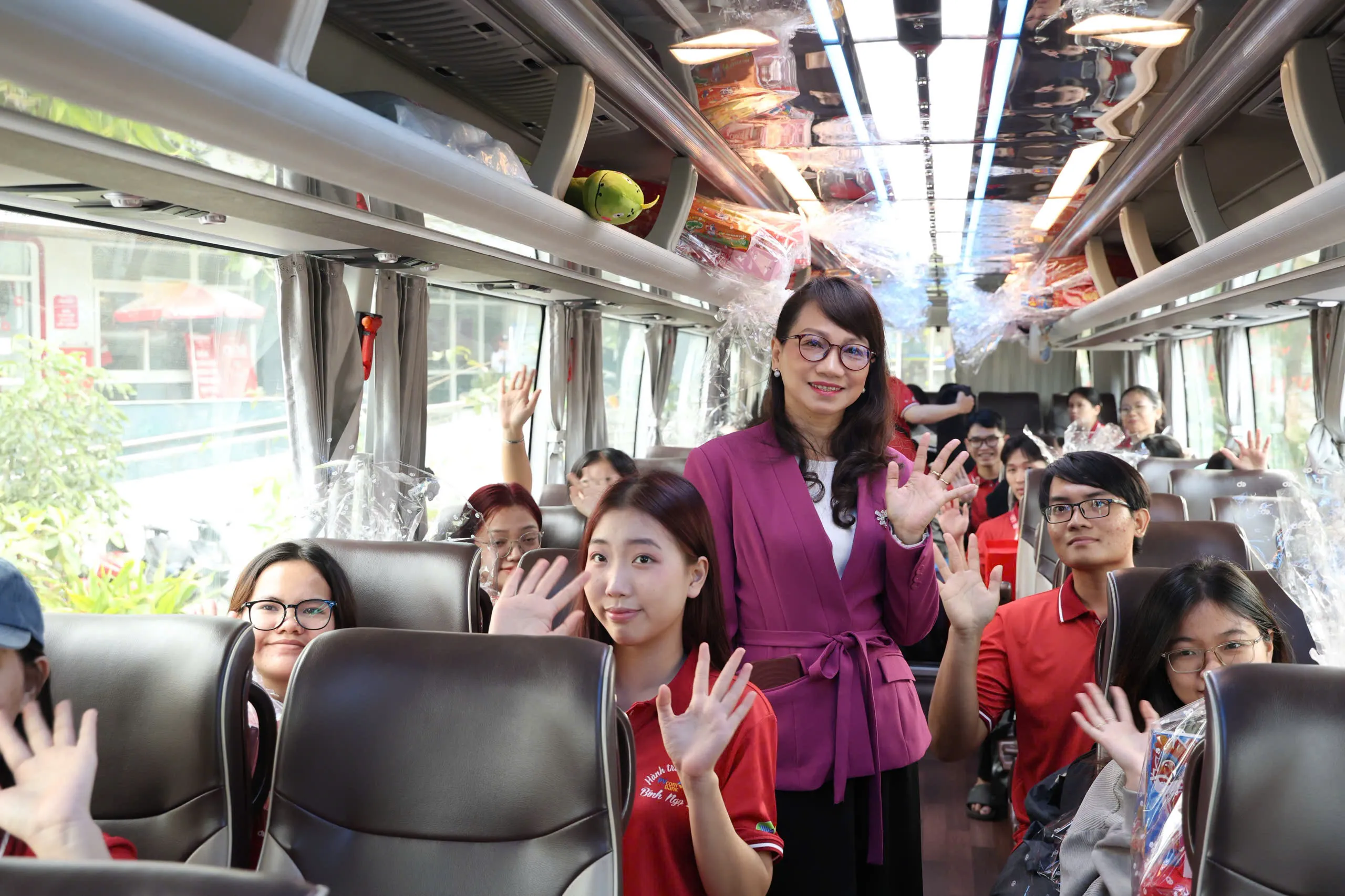 GS.TS Nguyễn Thị Thanh Mai - Giám đốc Đại học Quốc gia TPHCM gởi lời chúc mừng đến các em học sinh, sinh viên về quê đón tết