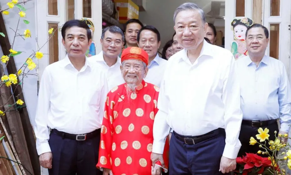 Tổng Bí thư Tô Lâm thăm, chúc Tết Nhà nghiên cứu Nguyễn Đình Tư