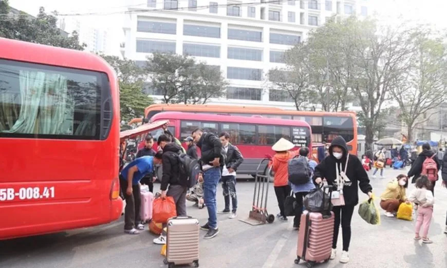 Bộ trưởng xây dựng: không để tăng giá vé trái quy định dịp Tết Bính Ngọ 2026