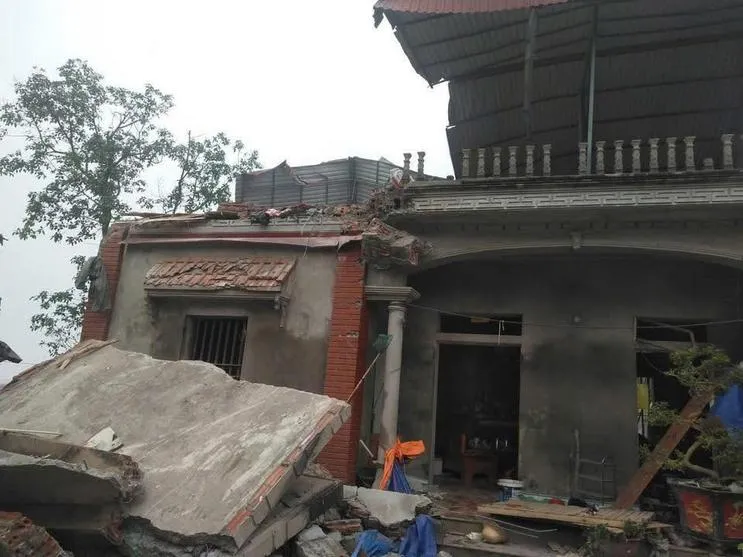 Nhà sập sau tiếng nổ lớn, một người chết