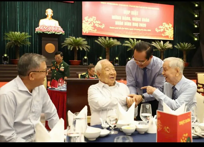 chu-tich-ubnd-tphcm-nguyen-van-duoc-tham-hoi-nguyen-lanh-dao-cac-thoi-ky_20260210140843