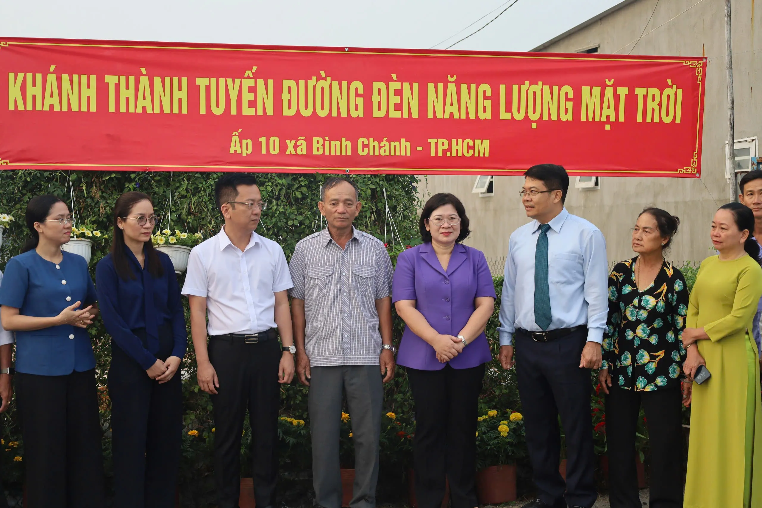 Khành thành tuyến đường đèn năng lượng mặt trời