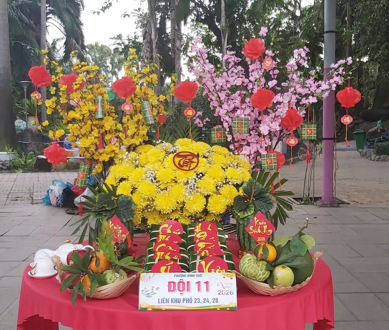 Nhiều đơn vị tổ chức thi trang trí bàn thờ gia tiên ngày xuân