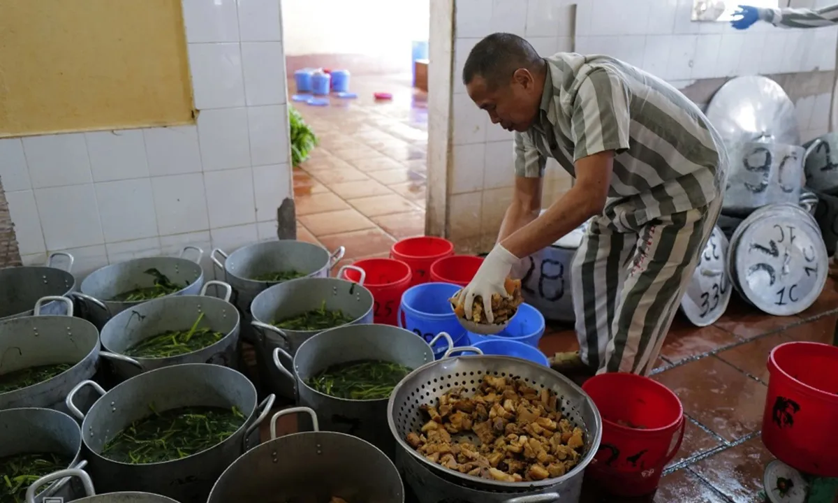 Đề xuất tăng khẩu phần ăn, chăm sóc y tế cho phạm nhân từ 1/7/2026