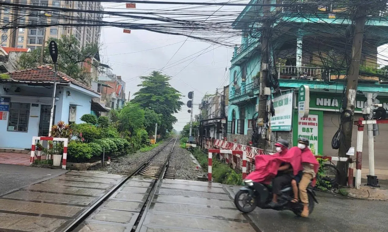 TPHCM: Chính thức trao quyền cho phường, xã xử lý lấn chiếm đất đường sắt