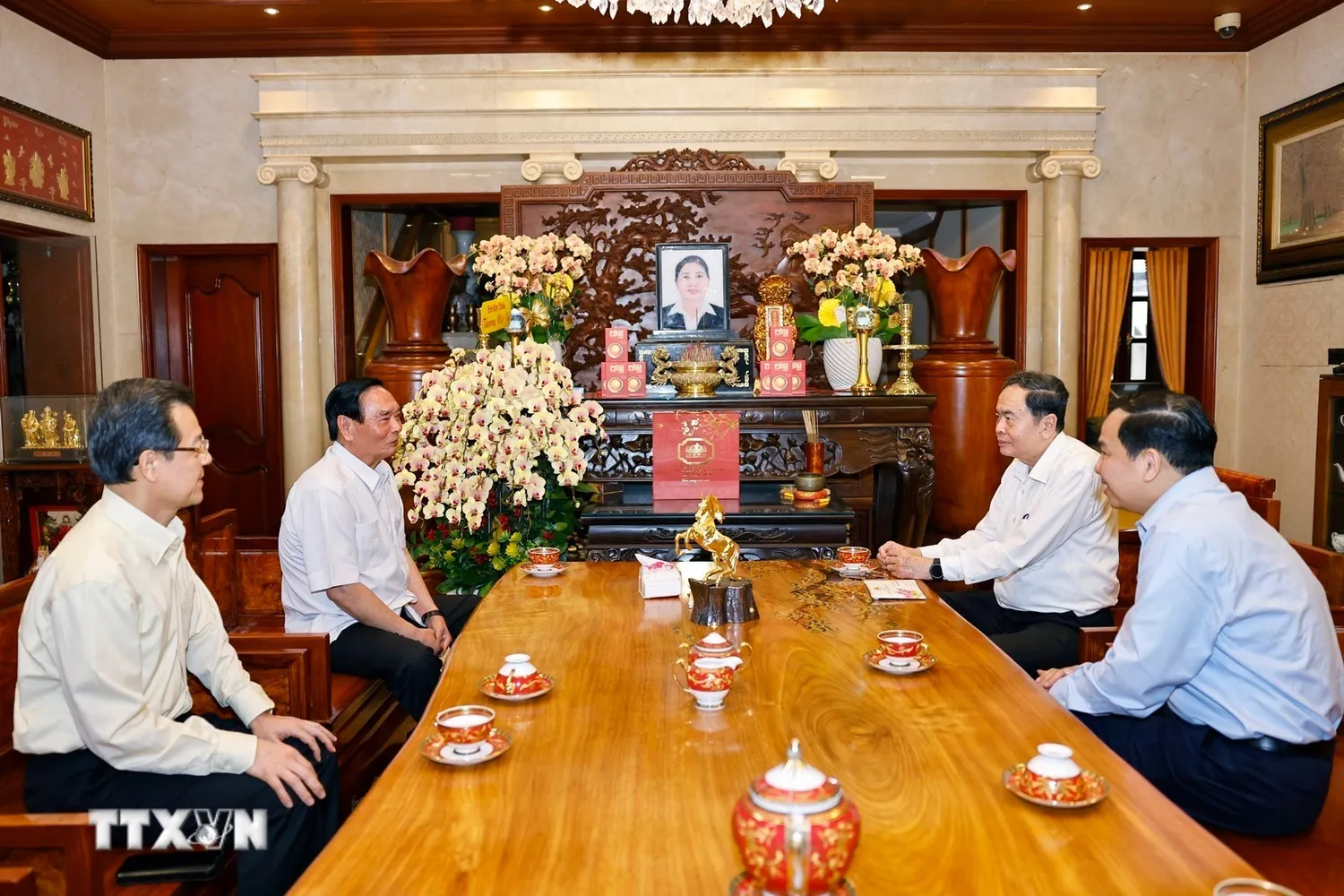 chu-tich-quoc-hoi-tran-thanh-man-tham-chuc-tet-nguyen-lanh-dao-dang-nha-nuoc-8588269-1