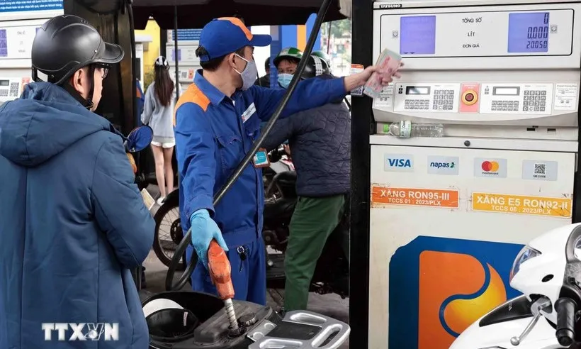 Giá xăng dầu trong nước tăng trước Tết, xăng RON95-III ở mức hơn 19.200 đồng/lít