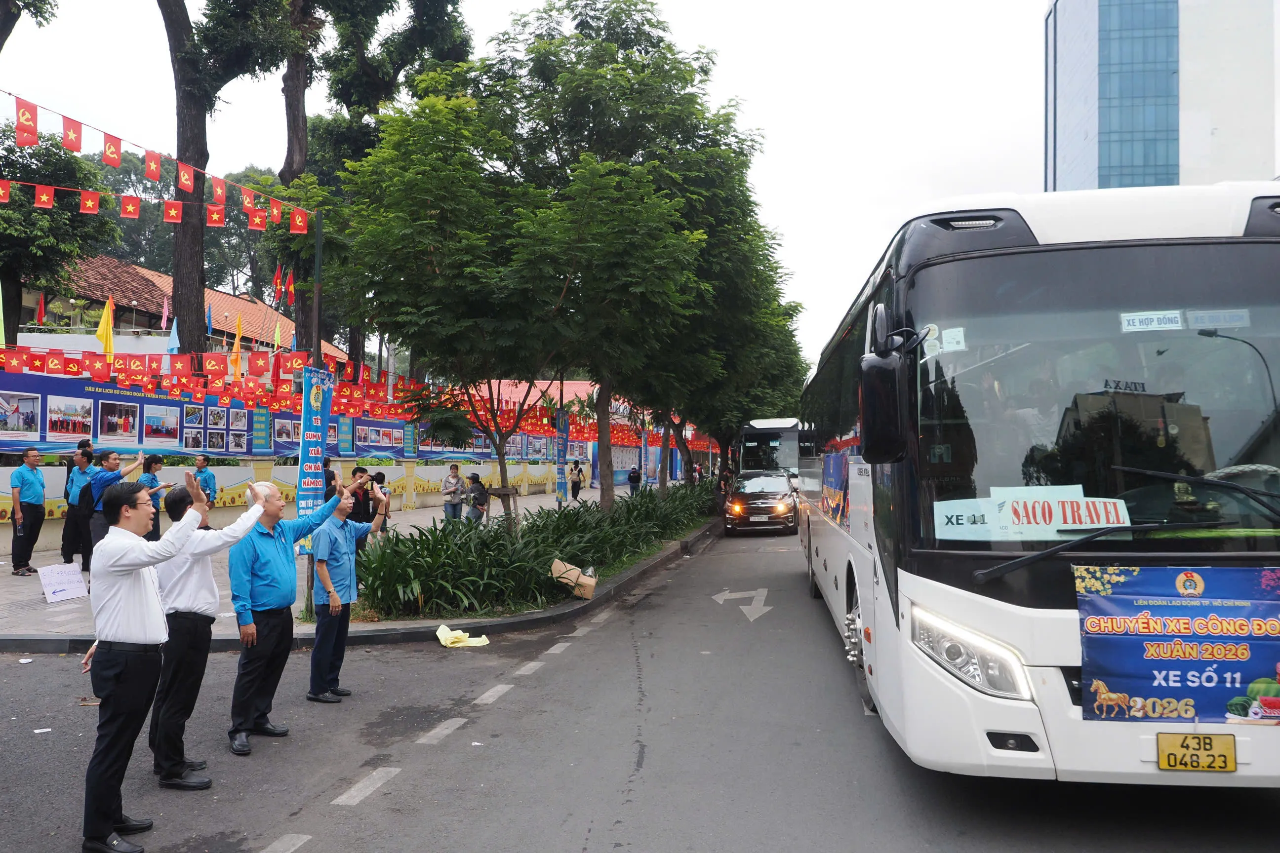 hinh chuyen xe mua xuan 3