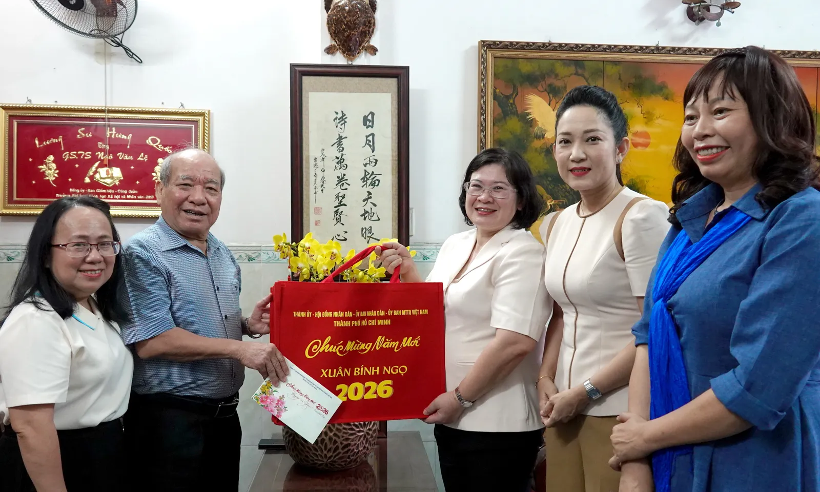 Phó Bí thư Thành ủy TPHCM Văn Thị Bạch Tuyết thăm, chúc Tết trí thức, văn nghệ sĩ tiêu biểu