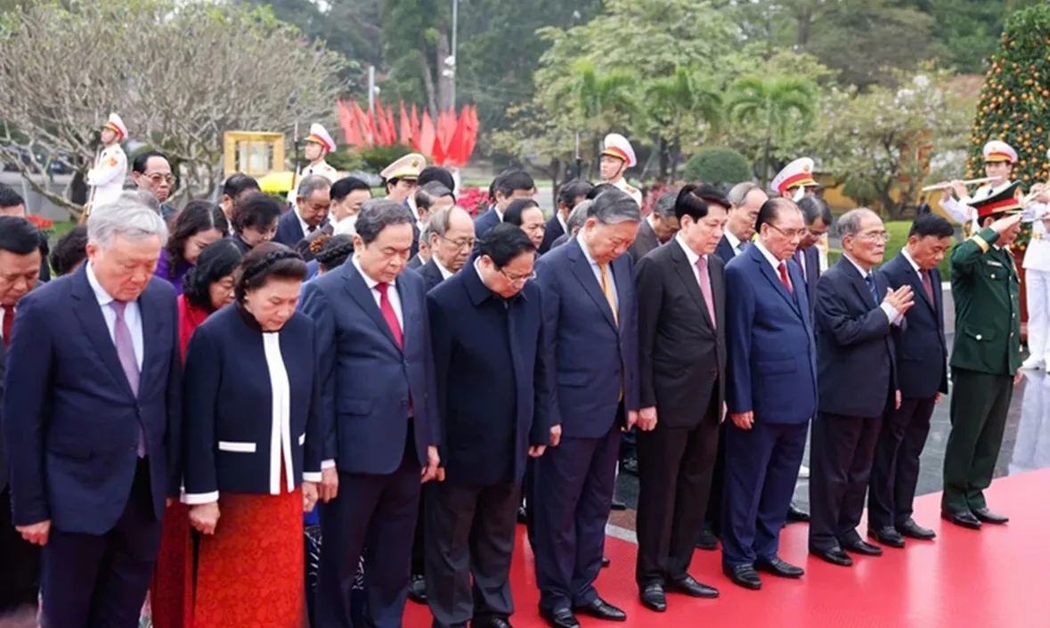 Lãnh đạo Đảng, Nhà nước vào lăng viếng Chủ tịch Hồ Chí Minh nhân dịp Tết