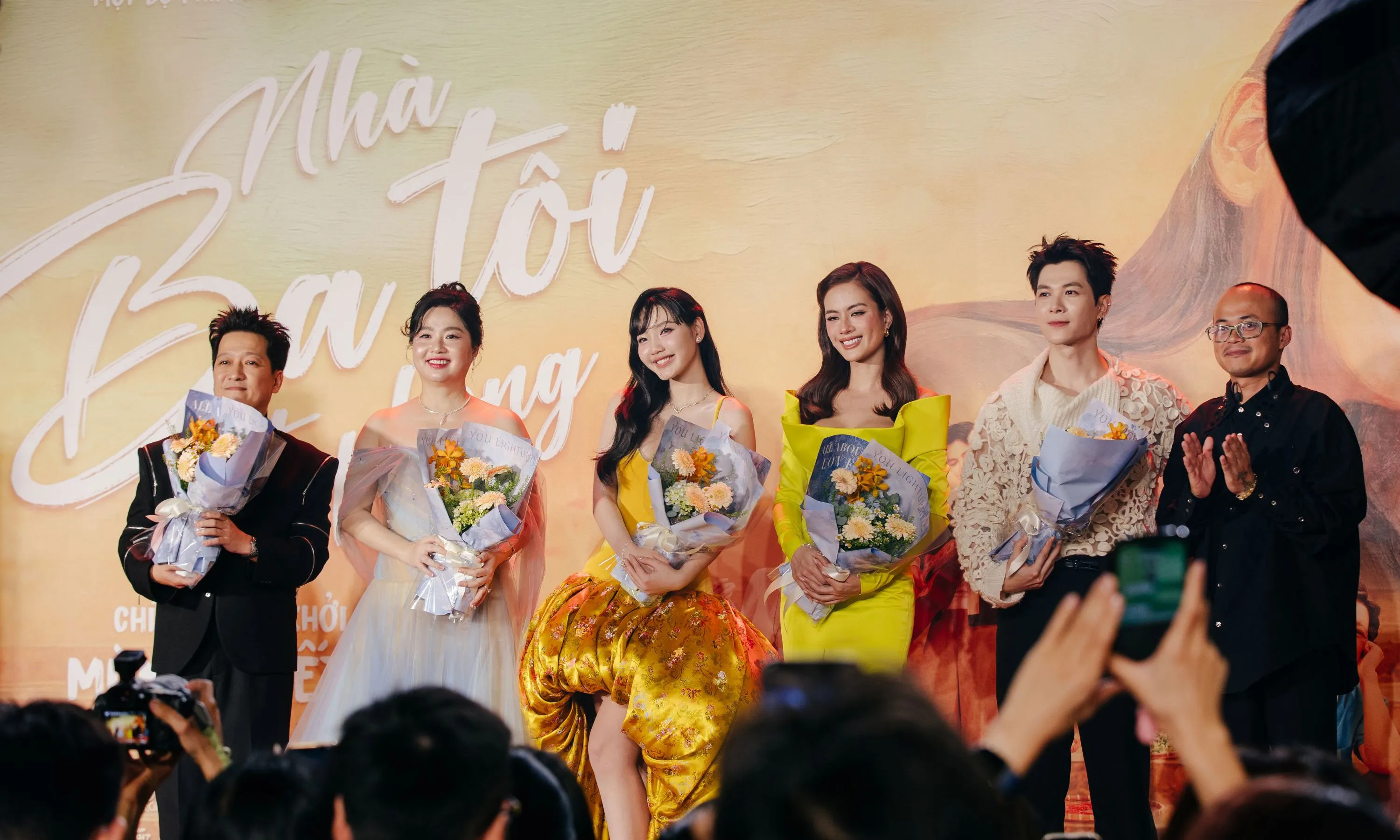 Sao Việt mừng Trường Giang trở lại điện ảnh với 'Nhà Ba Tôi Một Phòng' 