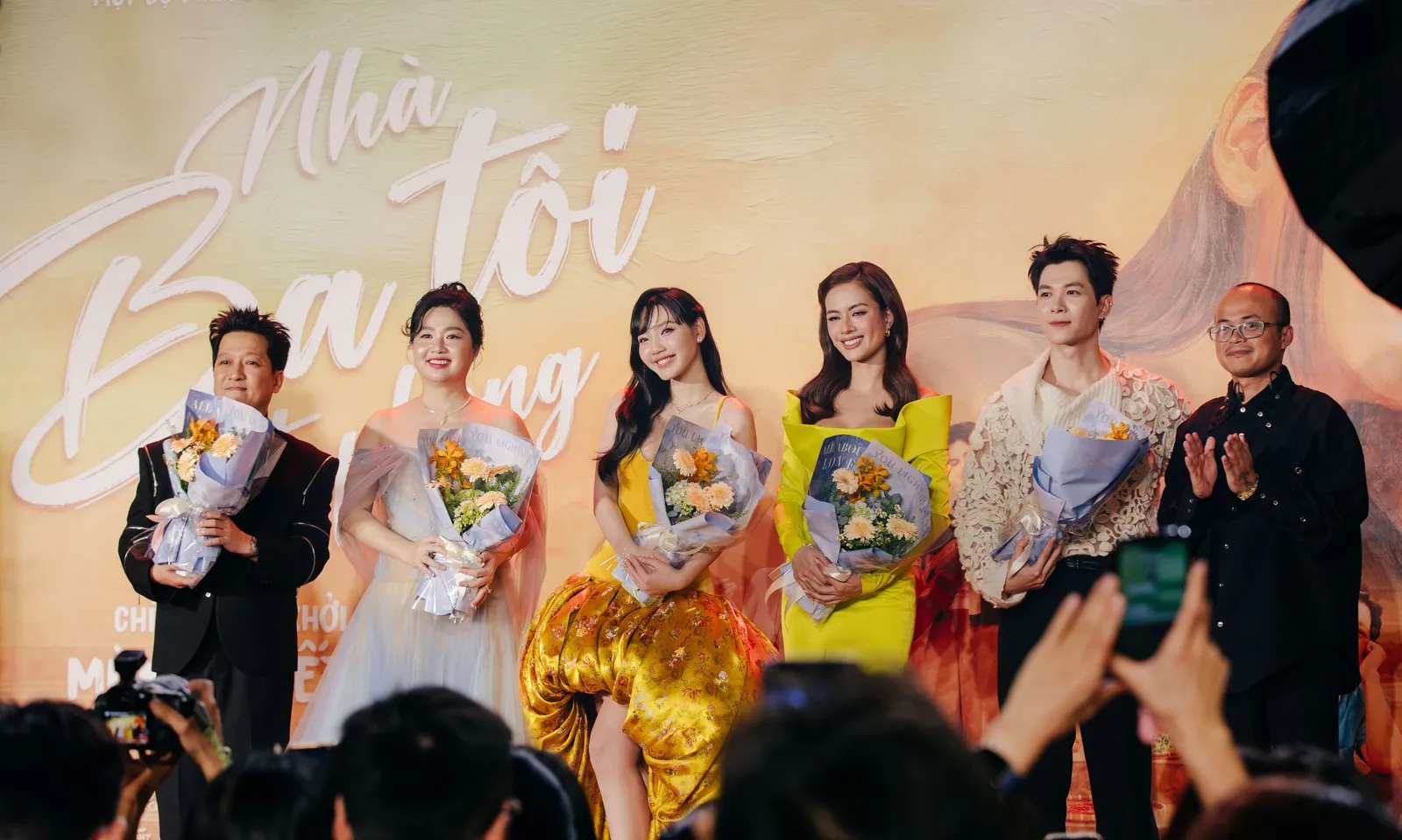 Sao Việt mừng Trường Giang trở lại điện ảnh với Nhà Ba Tôi Một Phòng 