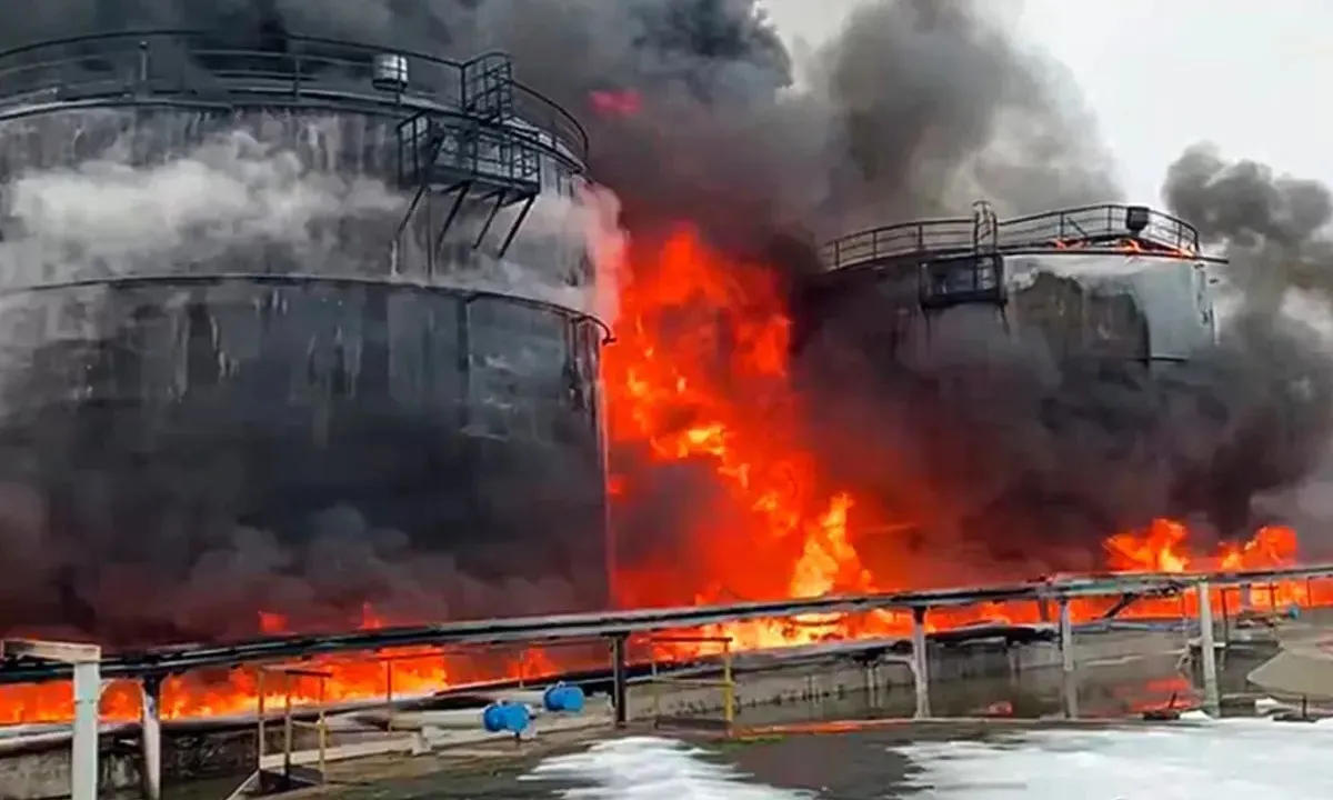 UAV Ukraine gây hỏa hoạn tại cảng dầu của Nga