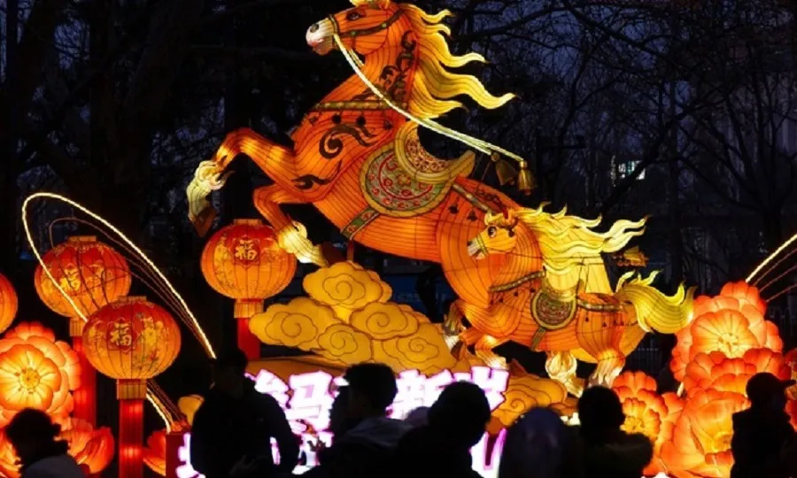 Rộn ràng chuẩn bị đón Tết Bính Ngọ trên thế giới