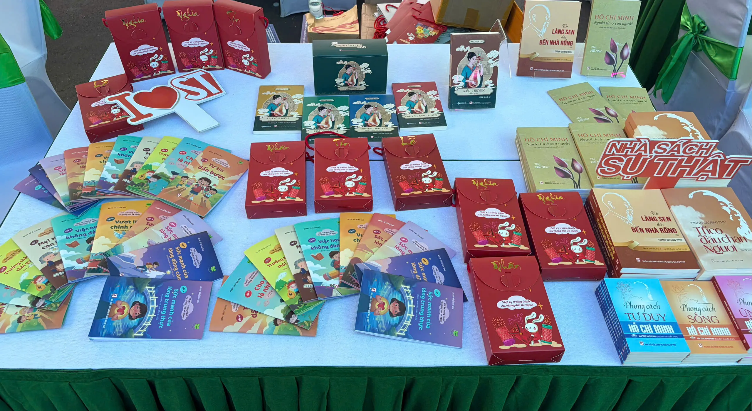 Các tác phẩm tham gia giới thiệu đến độc giả