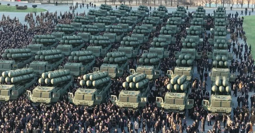 Triều Tiên bất ngờ công bố 50 “siêu pháo” tích hợp AI, có thể mang đầu đạn hạt nhân