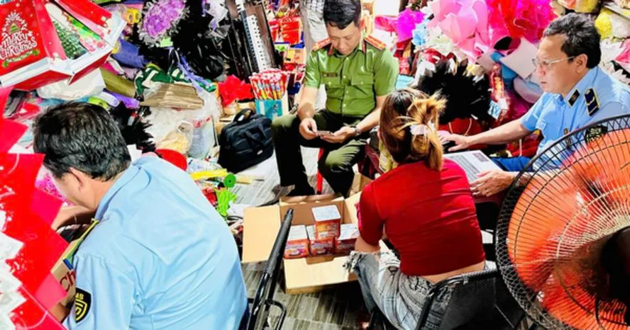 Nhiều cơ sở bán pháo hoa trên mạng dịp Tết bị “tuýt còi“