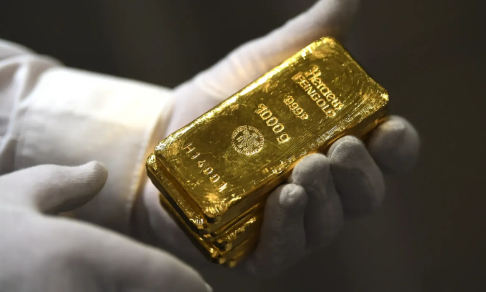 Giá vàng bật tăng, tái lập mốc 5.000 USD/ounce