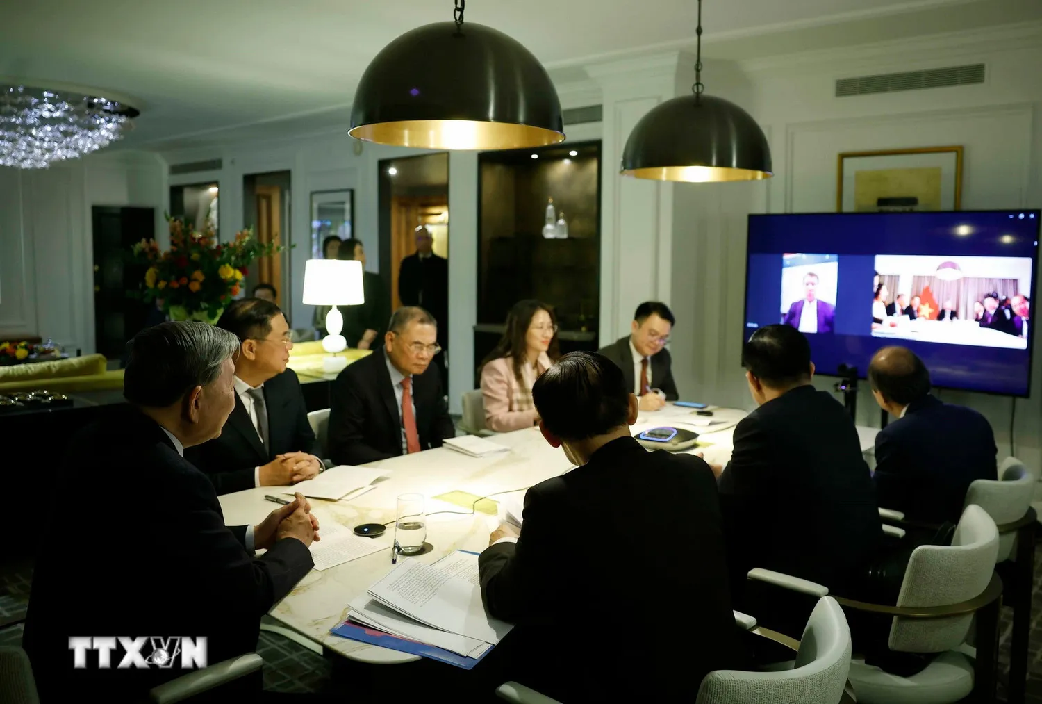 tong-bi-thu-to-lam-dien-dam-voi-thuong-nghi-sy-hoa-ky-bill-hagerty-1