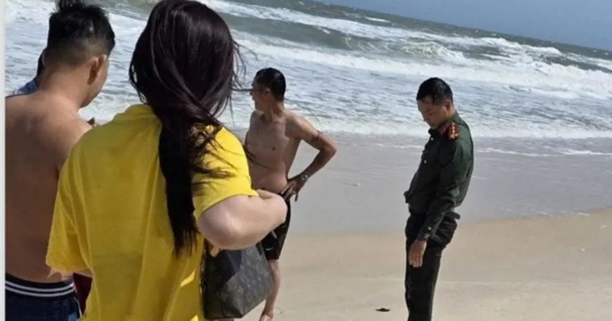 Đại úy Công an dũng cảm lao vào sóng dữ, cứu 2 cháu bé giữa biển động