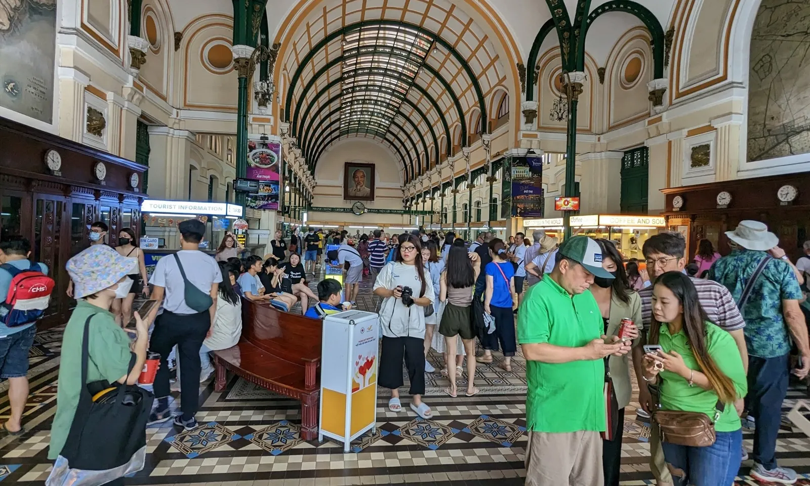 TPHCM rộn ràng những ngày Tết, người dân nô nức du xuân