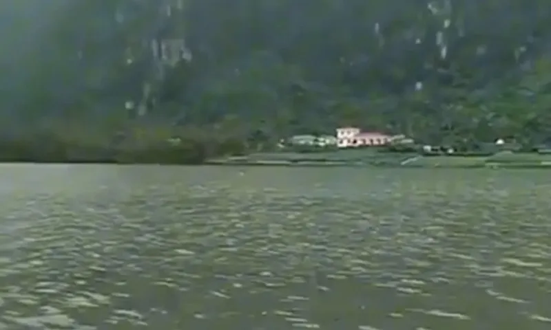 Chìm thuyền chở 7 người trên sông Gianh: 2 người tử vong, 2 người mất tích