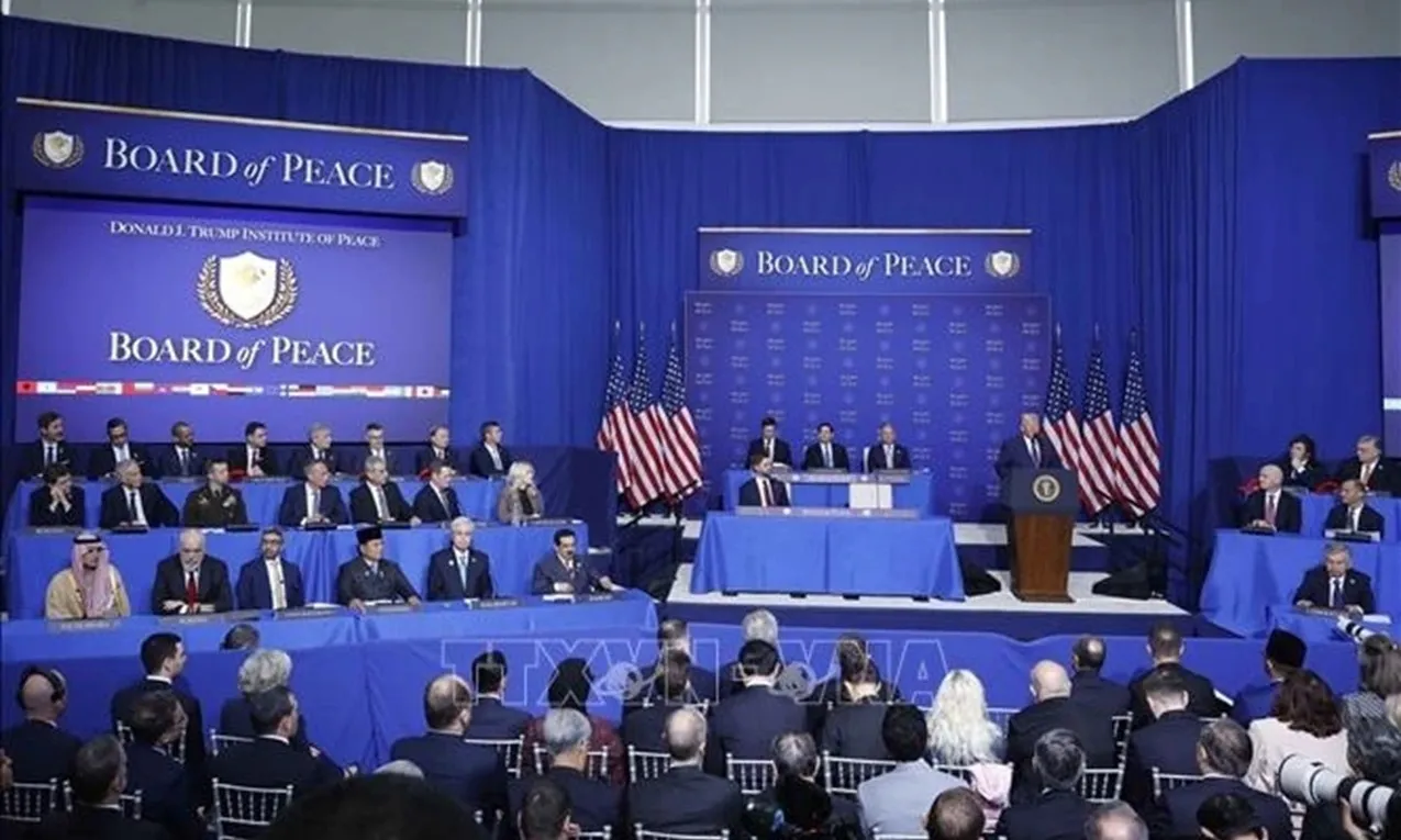 Việt Nam đẩy mạnh quan hệ đối ngoại qua các cuộc gặp cấp cao tại Hội đồng Hòa bình