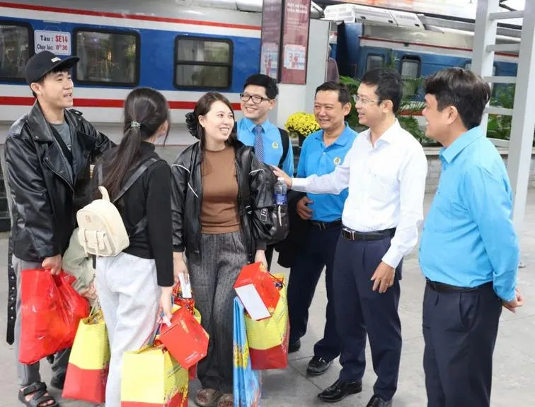 Mùng 7 tết - Nhiều doanh nghiệp TPHCM đón công nhân trở lại khởi động sản xuất