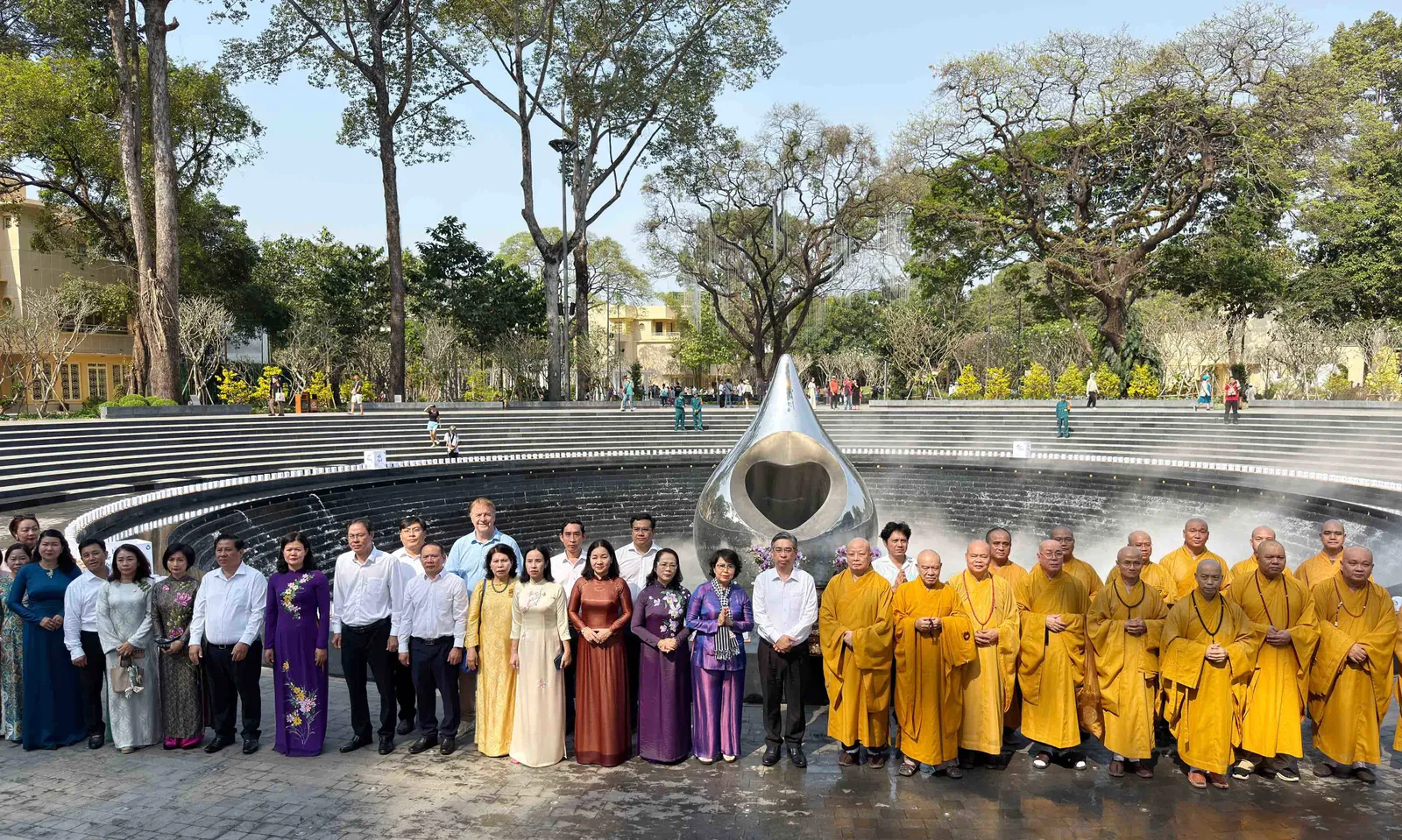 TPHCM tưởng niệm nạn nhân COVID-19 đầu Xuân Bính Ngọ